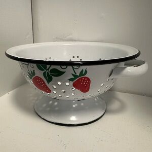 Teleflora 1983 Decorative Strawberry Colander